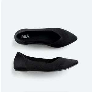 MIA Izzy Flyknit Flat NWOT